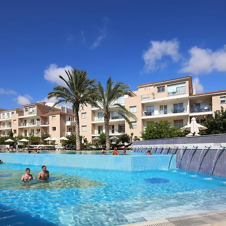 Elysia Park Premium פאפוס